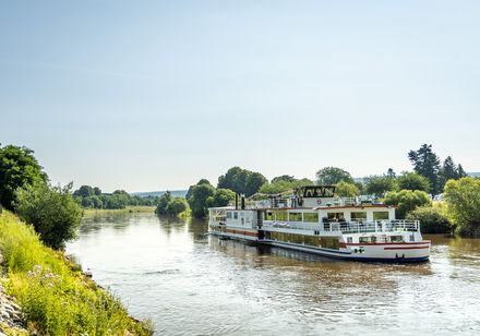 Ausflugsschiff auf der Weser